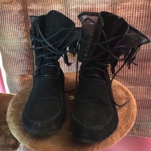 Black moccasin boot